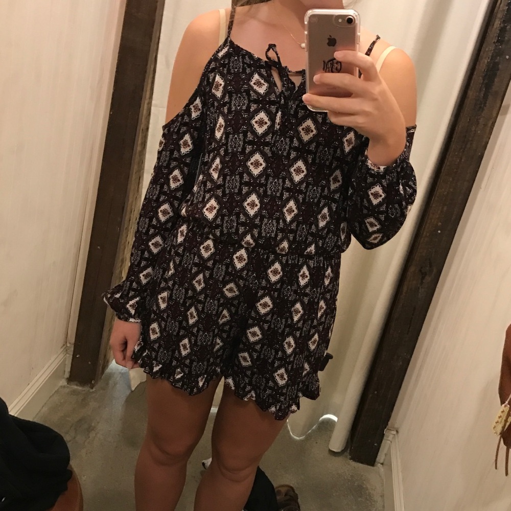 Off The Shoulder Romper! - image 6